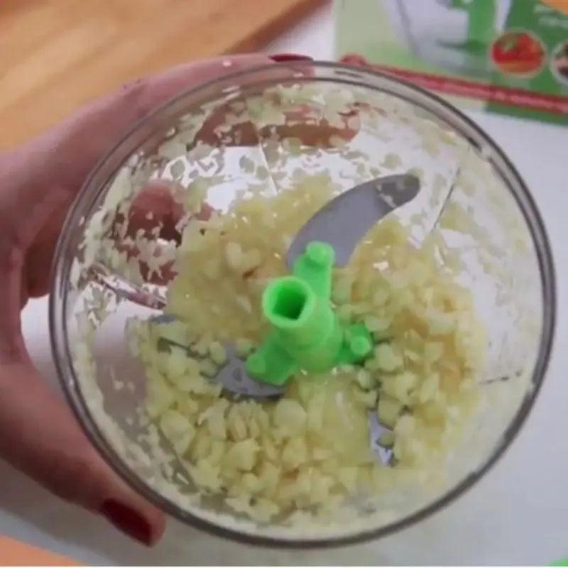 Processador de alimentos manual.